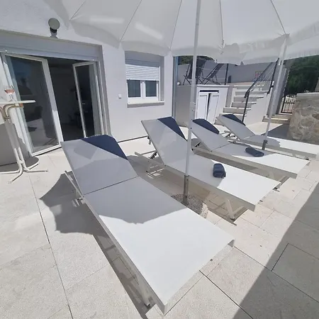 Lokvica House With Pool *